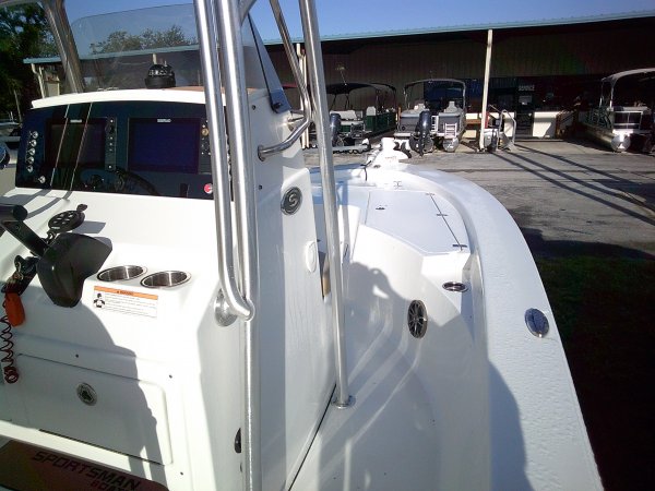 Pre-Owned 2017  powered Sportsman Boat for sale 2017 Sportsman Masters 227 for sale in INVERNESS, FL
