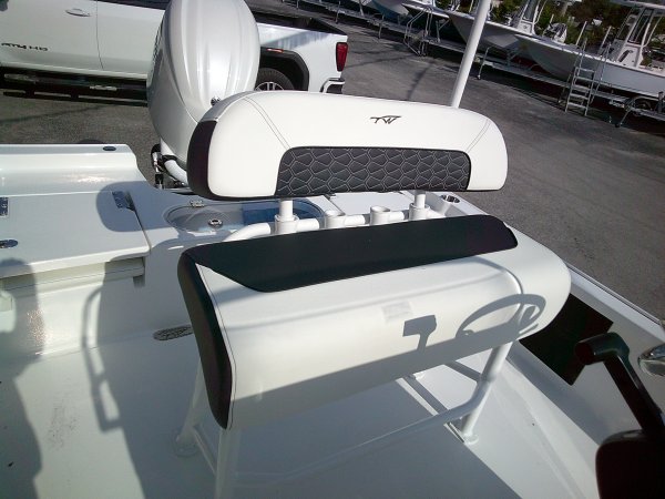 Leaning Post 2027 Tidewater 2110BM for sale in INVERNESS, FL