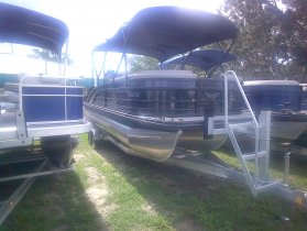 2024 Bennington 23RSB Swingback Tritoon for sale at APOPKA MARINE in INVERNESS, FL