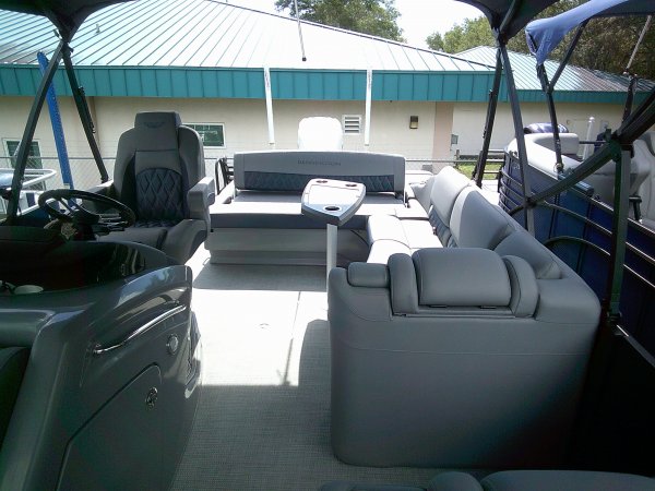 Pre-Owned 2024 Bennington 23RSB Swingback Tritoon Power Boat for sale 2024 Bennington 23RSB Swingback Tritoon for sale in INVERNESS, FL