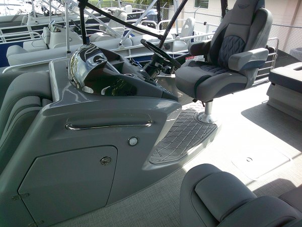 Pre-Owned 2024  powered Bennington Boat for sale 2024 Bennington 23RSB Swingback Tritoon for sale in INVERNESS, FL